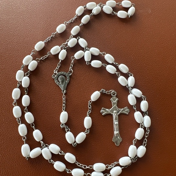 Beautiful Vintage White Bead Catholic Rosary - Italy -‎ Mary - Picture 1 of 4